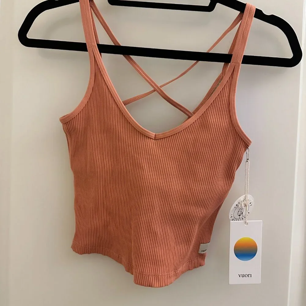 Vuori Ribbed Strappy Crop Tank in Dusty Rose